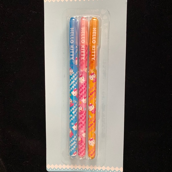 NWT Disney Minnie Travel Case and Hello Kitty Markers - Picture 3 of 6